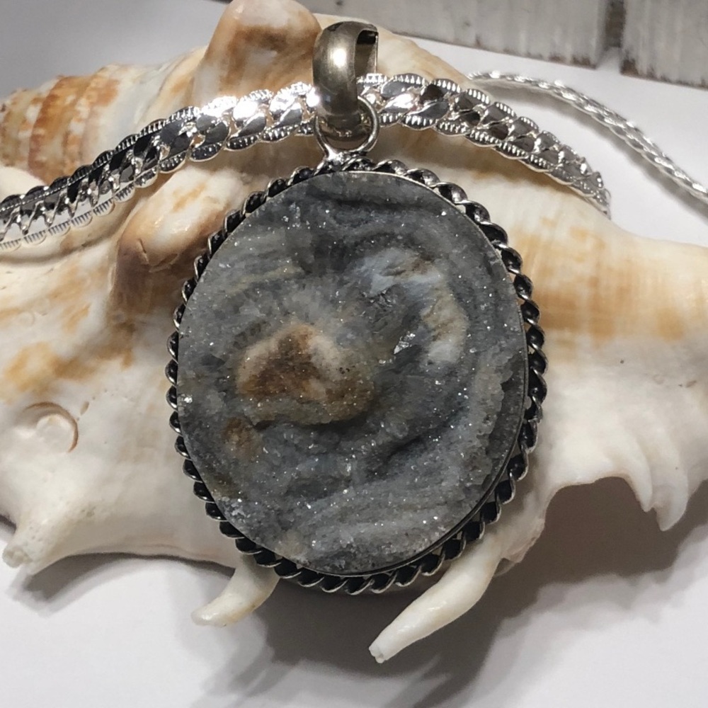 NWOT UNISEX Desert Druzy Silver Pendant – WJ14328